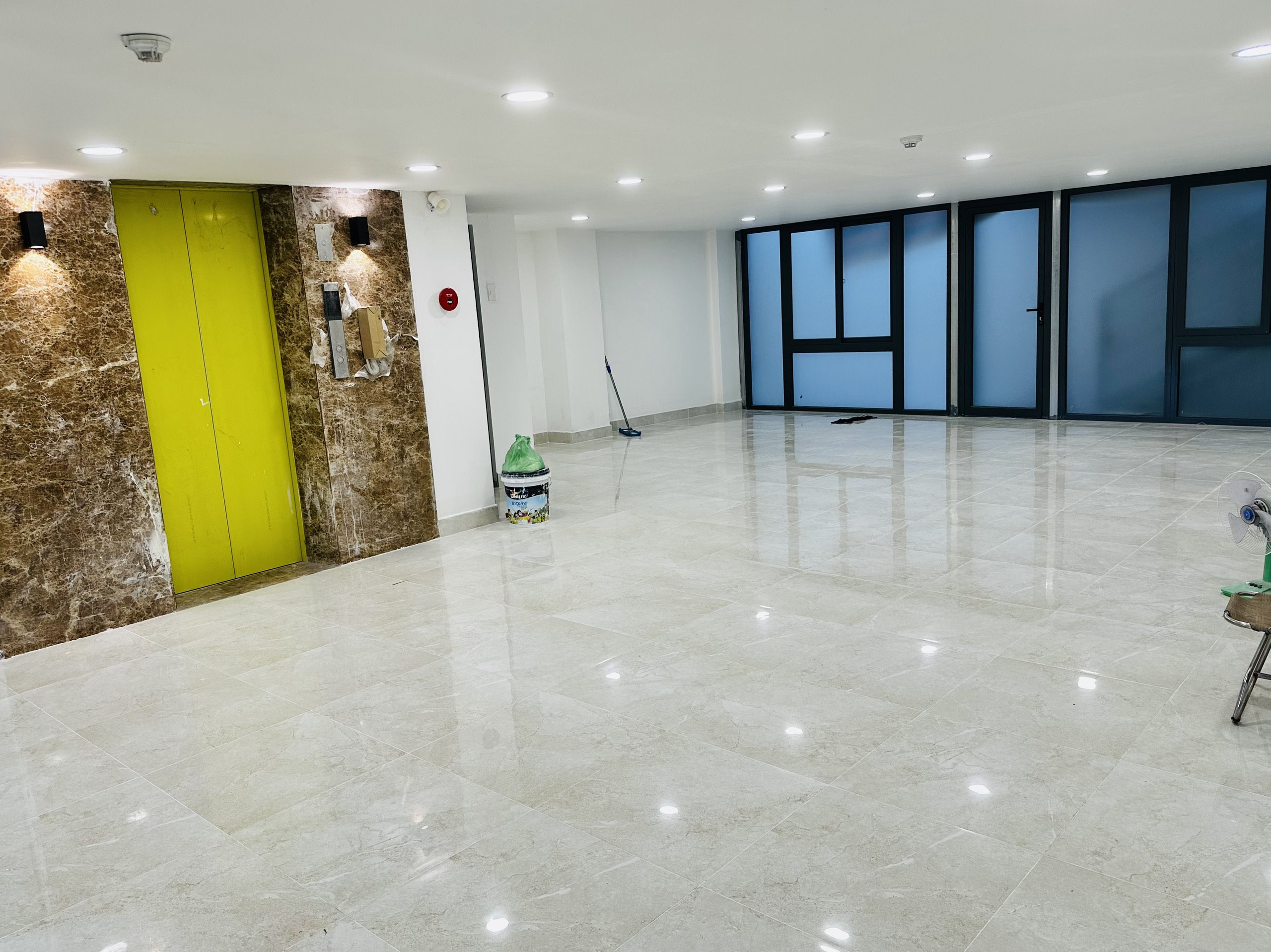 CHO THUÊ Mặt bằng Mặt tiền đường TRẦN KHẮC CHÂN P.TÂN ĐỊNH Q1